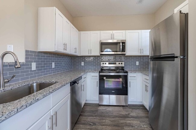 Highlands of Montour Run Apartment Homes in Coraopolis, PA - Building Photo - Building Photo