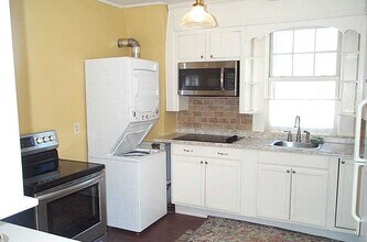 772 Farmington Ave, Unit 2 in Farmington, CT - Building Photo - Building Photo
