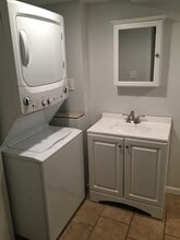1409 N 40th St, Unit Front in Seattle, WA - Building Photo - Building Photo