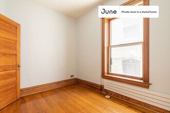 Private bedroom in 3 bed/1 bath Home in Chicago, IL - Building Photo - Building Photo