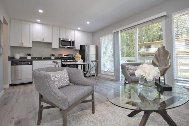 Redwood Creek Apartments in Lafayette, CA - Building Photo - Building Photo