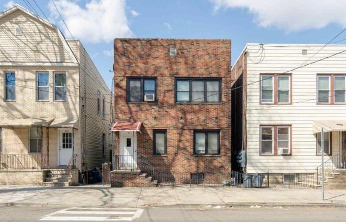 143 Nelson Ave in Jersey City, NJ - Building Photo