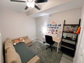 1523 W Fry St, Unit 2F in Chicago, IL - Foto de edificio - Building Photo
