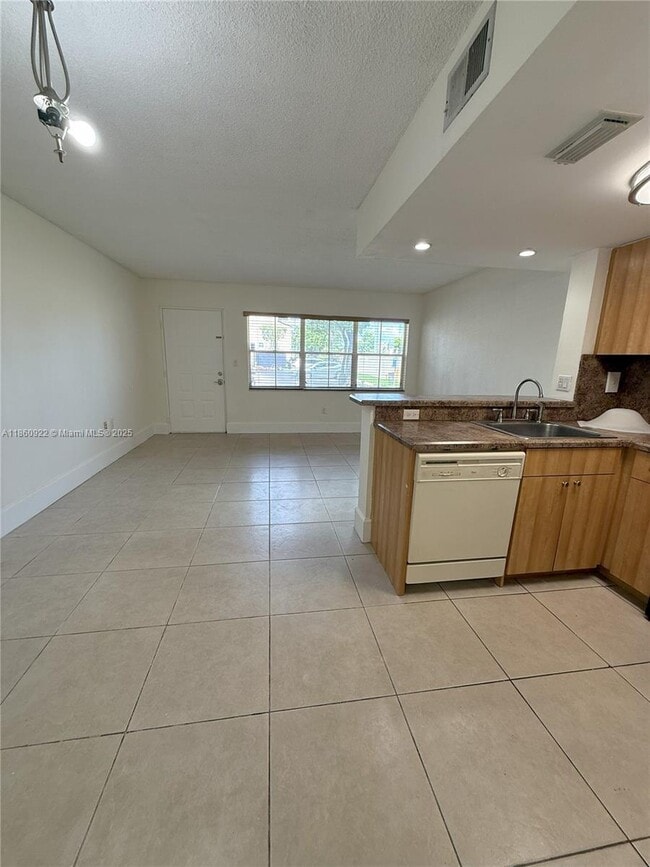 675 NW 85th Ct in Miami, FL - Building Photo - Building Photo