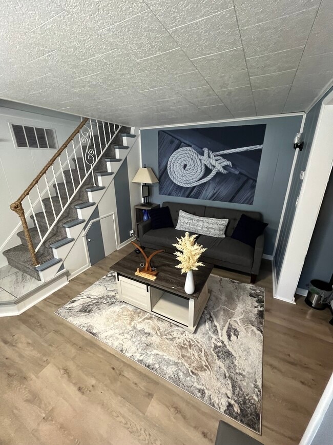 727 Madison St, Unit Front Home in Port Clinton, OH - Building Photo - Building Photo