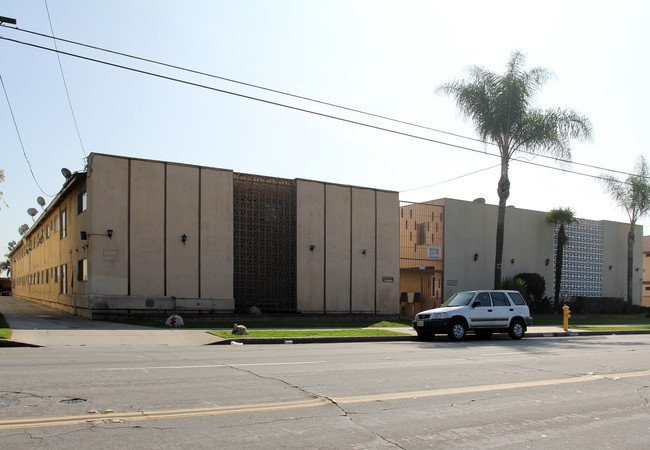 12048 Downey Ave in Downey, CA - Building Photo - Building Photo