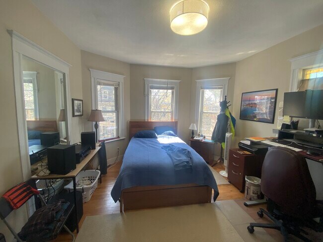 9 Aberdeen Rd, Unit 3 in Somerville, MA - Foto de edificio - Building Photo