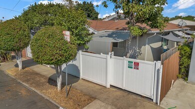 2419 W 30th St in Los Angeles, CA - Building Photo - Building Photo