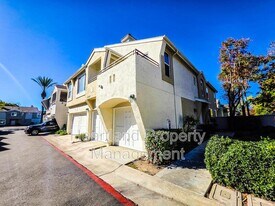 11847 Spruce Run Dr in San Diego, CA - Building Photo