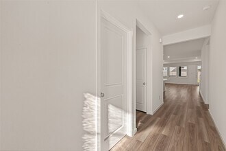 21926 Sam Raburn Dr in Tomball, TX - Building Photo - Building Photo