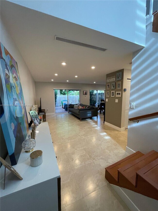 7483 SW 109th Ave in Miami, FL - Building Photo - Building Photo