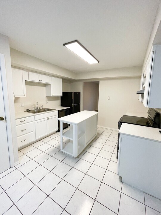 12319 Cedar Springs Ln in Oklahoma City, OK - Building Photo