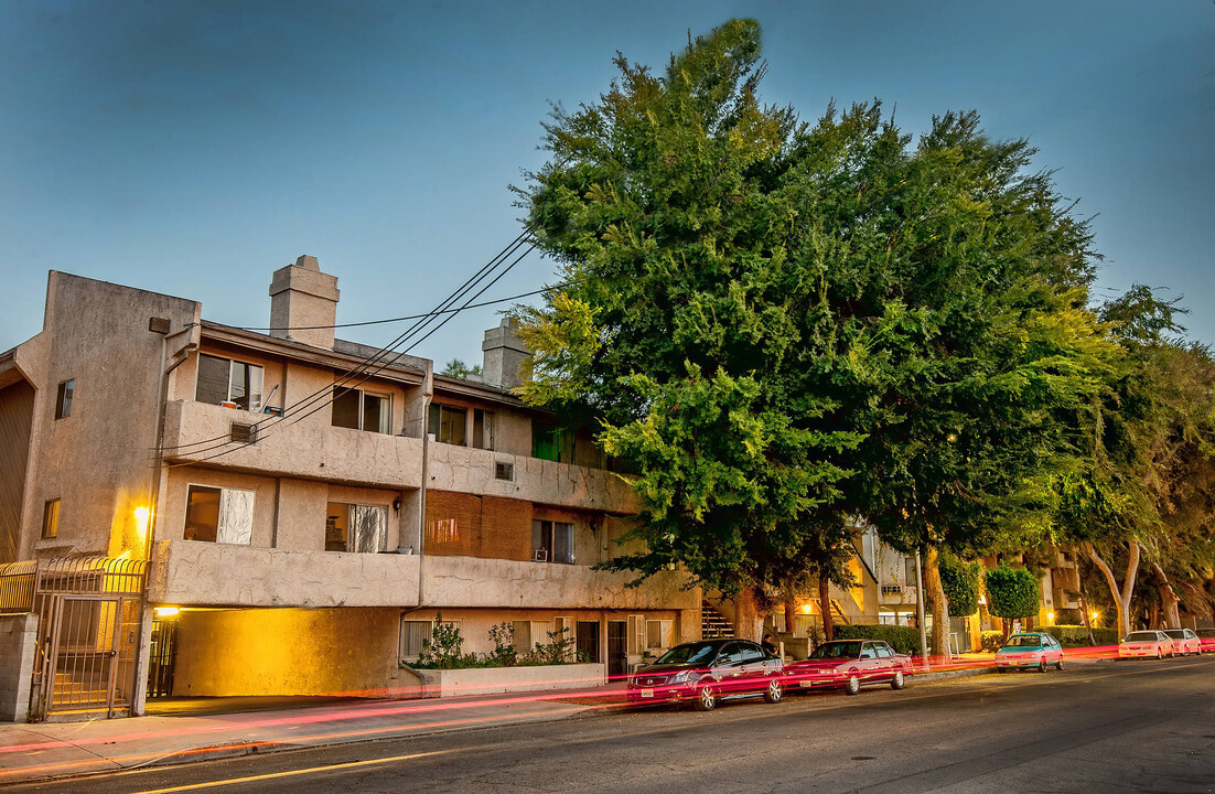 West Valley Terrace in Canoga Park, CA - Building Photo