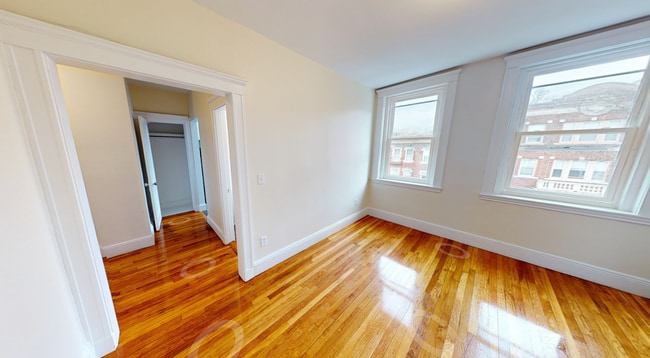 136 Columbia St, Unit B109 in Brookline, MA - Foto de edificio - Building Photo