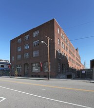 923 E 3rd St in Los Angeles, CA - Building Photo - Building Photo