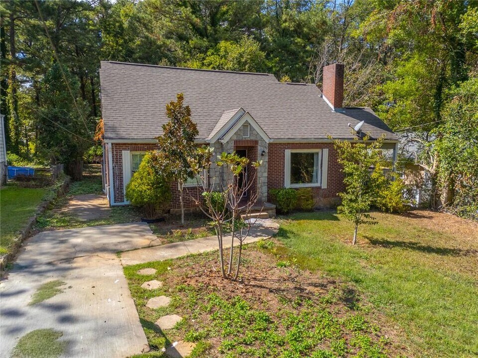 1261 Eastridge Rd SW in Atlanta, GA - Building Photo