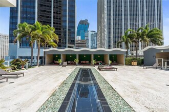 50 Biscayne Blvd in Miami, FL - Building Photo - Building Photo