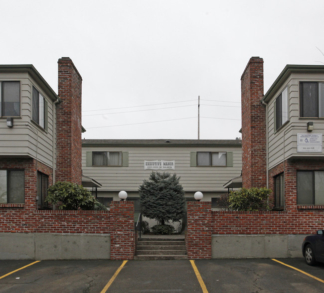 Executive Manor in Portland, OR - Building Photo - Building Photo