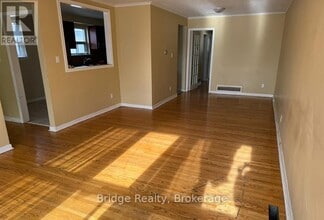 7075 Magic Ct in Mississauga, ON - Building Photo - Building Photo