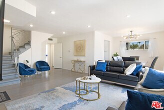 344 Rexford Dr in Beverly Hills, CA - Foto de edificio - Building Photo