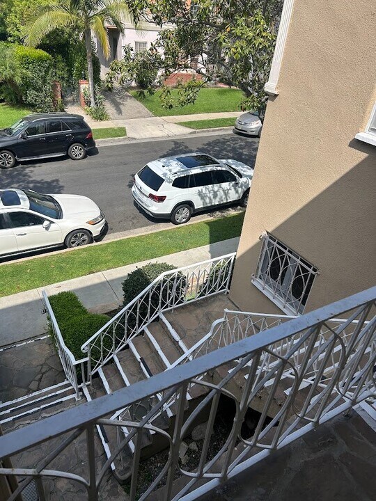 1062 Masselin Ave, Unit 1066 in Los Angeles, CA - Foto de edificio