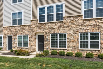 280 Autumn Ridge Cir in Pickerington, OH - Building Photo - Building Photo