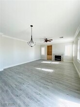 33 Tall Ruff Dr in Las Vegas, NV - Building Photo - Building Photo