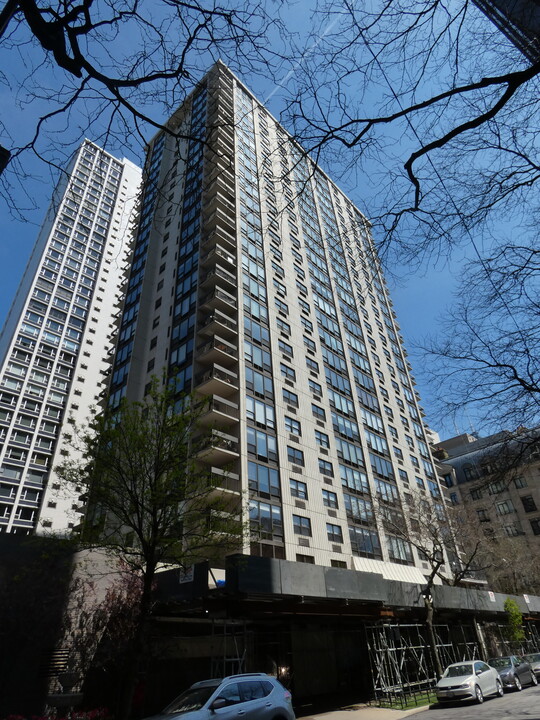 1313 N Ritchie Ct, Unit 1402 in Chicago, IL - Foto de edificio