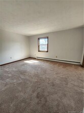 190 Divinity St in Bristol, CT - Building Photo - Building Photo