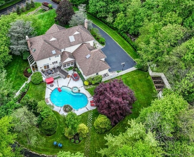10 Woods End Dr in Wilton, CT - Building Photo - Building Photo