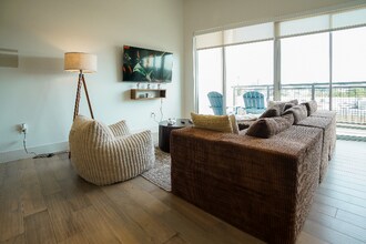 1100 Peters St in Dallas, TX - Building Photo - Building Photo