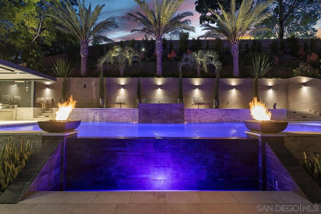 9030 January Pl in San Diego, CA - Building Photo