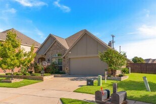1425 Freesia Dr in Little Elm, TX - Building Photo