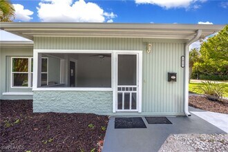 1011 10th Ave N in Naples, FL - Building Photo - Building Photo