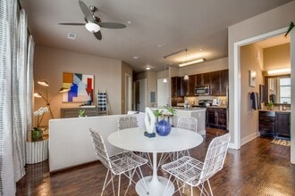 Trove Southtown in San Antonio, TX - Foto de edificio - Building Photo