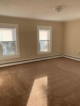 18 Fisher St, Unit 2 in North Attleboro, MA - Foto de edificio - Building Photo