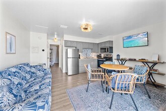 1118 W Beach Blvd in Gulf Shores, AL - Building Photo - Building Photo