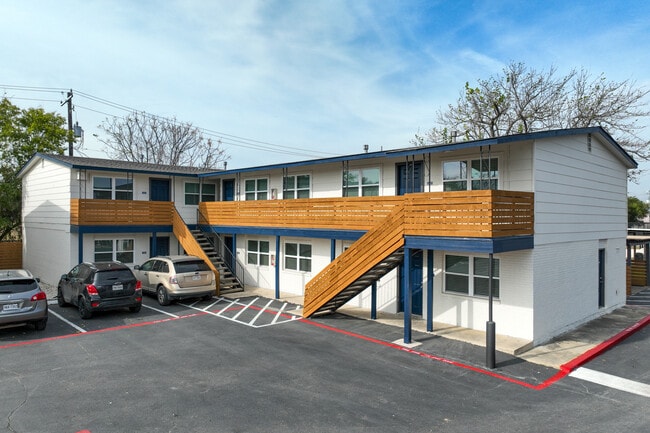 The Lynx Townhomes and Apartments