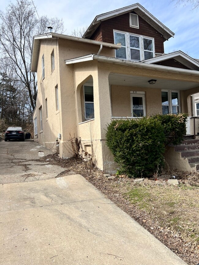 810 E McCarty St in Jefferson City, MO - Building Photo - Building Photo