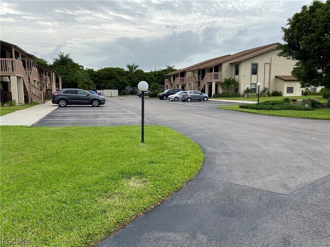 13118 Feather Sound Dr in Ft. Myers, FL - Building Photo - Building Photo