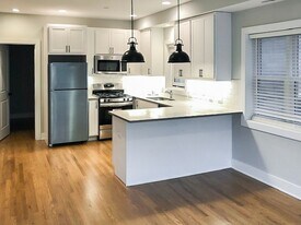 2320 N Southport Ave, Unit 2 in Chicago, IL - Building Photo