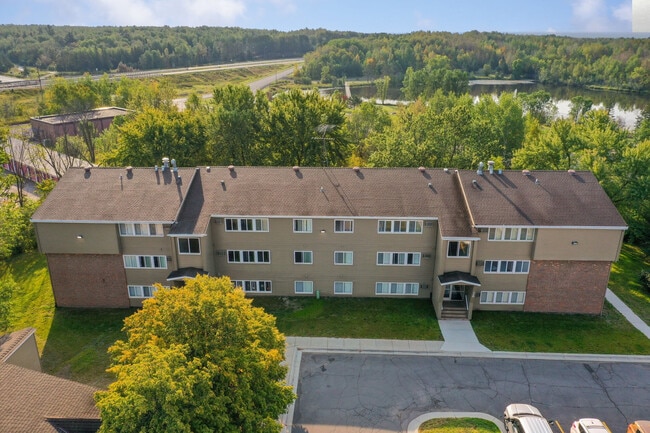 Eastview Apartments in Eveleth, MN - Foto de edificio - Building Photo