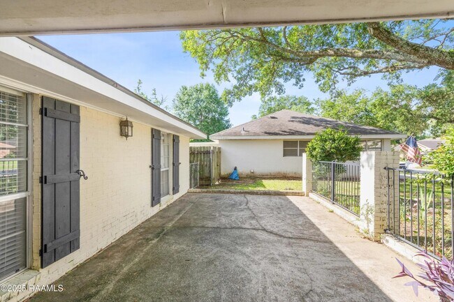 305 Orgeron Dr in Lafayette, LA - Building Photo - Building Photo