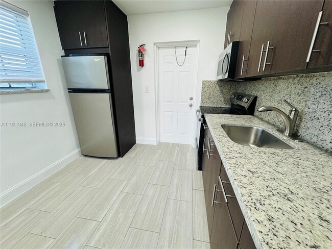 631 NW 11th Ave in Fort Lauderdale, FL - Building Photo - Building Photo