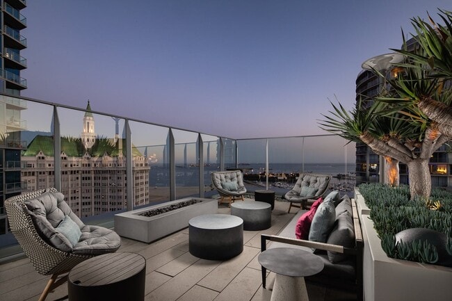 The Current in Long Beach, CA - Foto de edificio - Building Photo