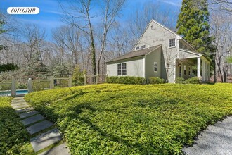 17 Deep Woods Ln in Amagansett, NY - Building Photo - Building Photo