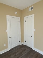 100 W Washington St, Unit D in Harrisonville, MO - Foto de edificio - Building Photo