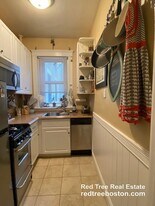 1572 Commonwealth Ave, Unit 3 in Boston, MA - Building Photo