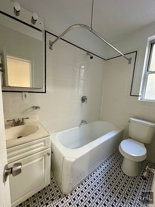 WEST 13 STREET, Unit 35 in New York, NY - Building Photo - Building Photo