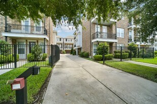 925 W 19th St in Houston, TX - Building Photo